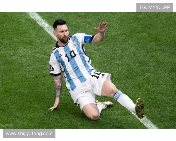 足球明星化身路人搞笑恶作剧引发球迷热议与欢笑