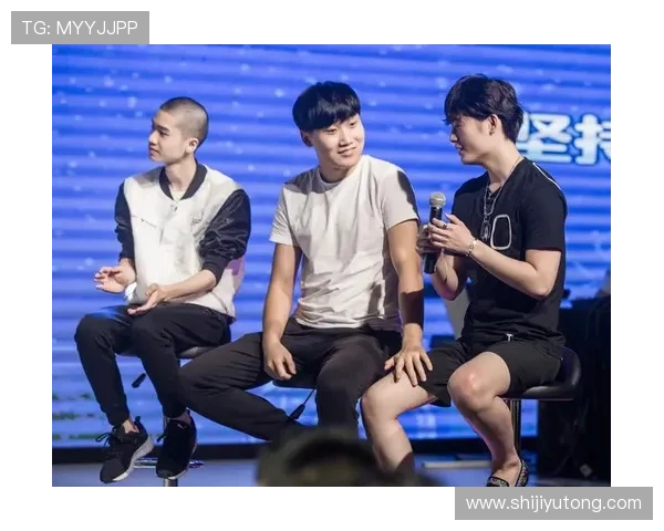 足球明星剃光头挑战赛视频引发热议球迷纷纷模仿追随潮流