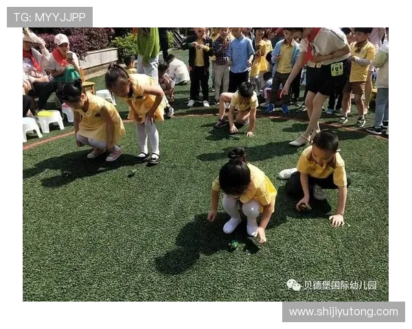 当足球明星挑战传统游戏踢毽子展现别样风采与乐趣