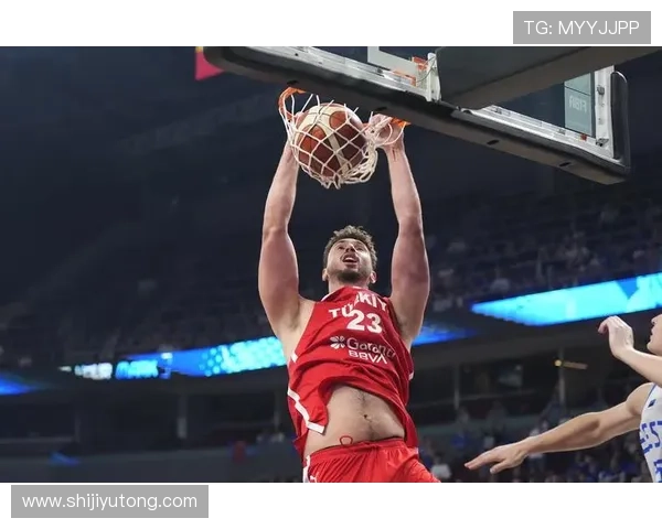 重庆篮球队在欧锦赛中的辉煌历程与突破之路全景回顾