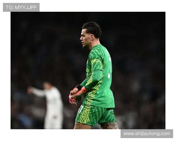 黑色头像足球明星男的魅力与风采解析，探索他们背后的故事与成就